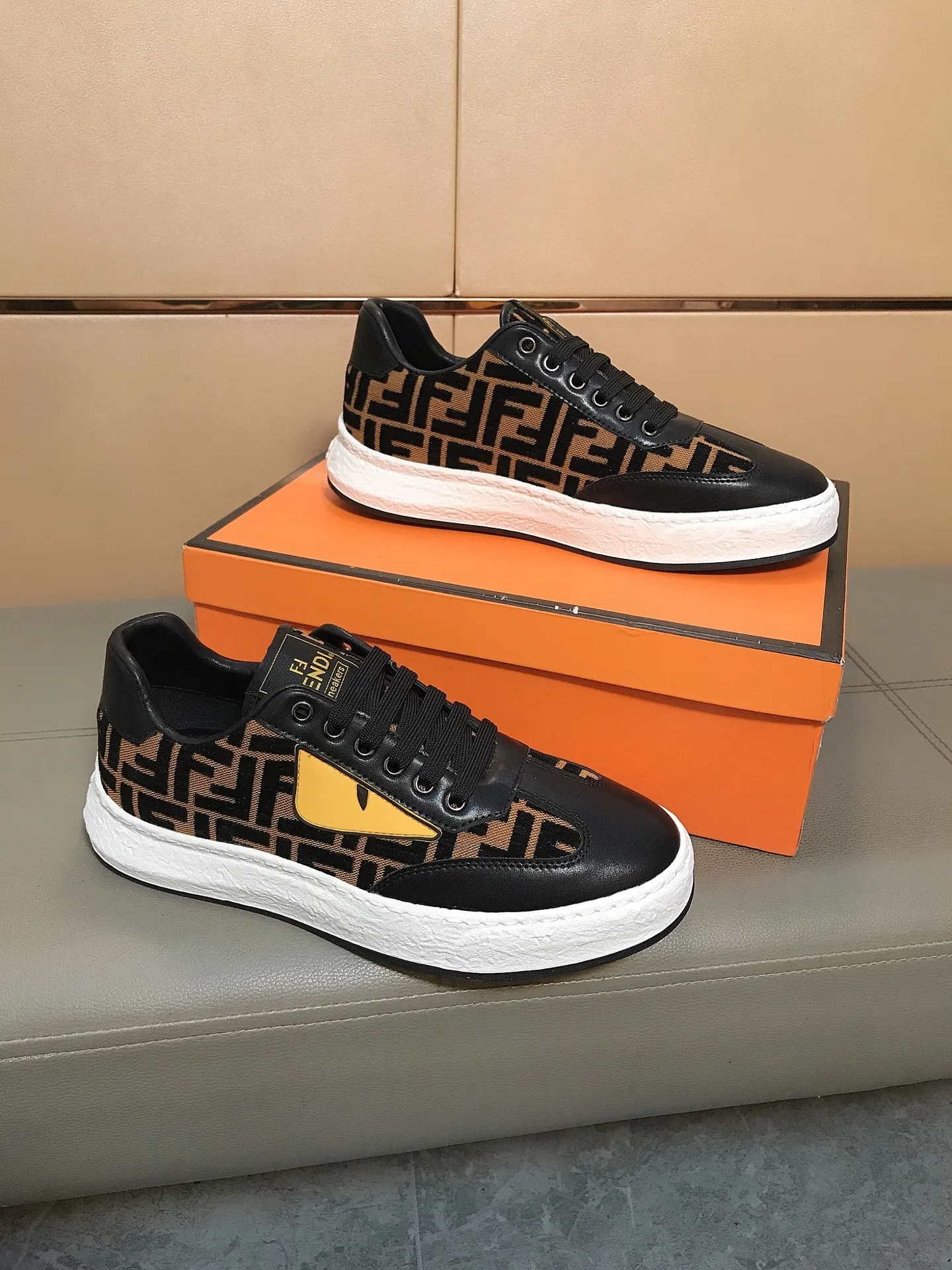 Men's Men's Shoes 230 🔆🔆👉Fendi [Fendi] Men's new low-top casual shoes are on the market🔥The shoe body is made of brand-specific printed fabric + cowhide, sheepskin foot pads, breathable and not covering the feet! Fashionable casual shoes 🙈Outsole is ultra-light, non-slip and wear-resistant👣 Standard size 38-44